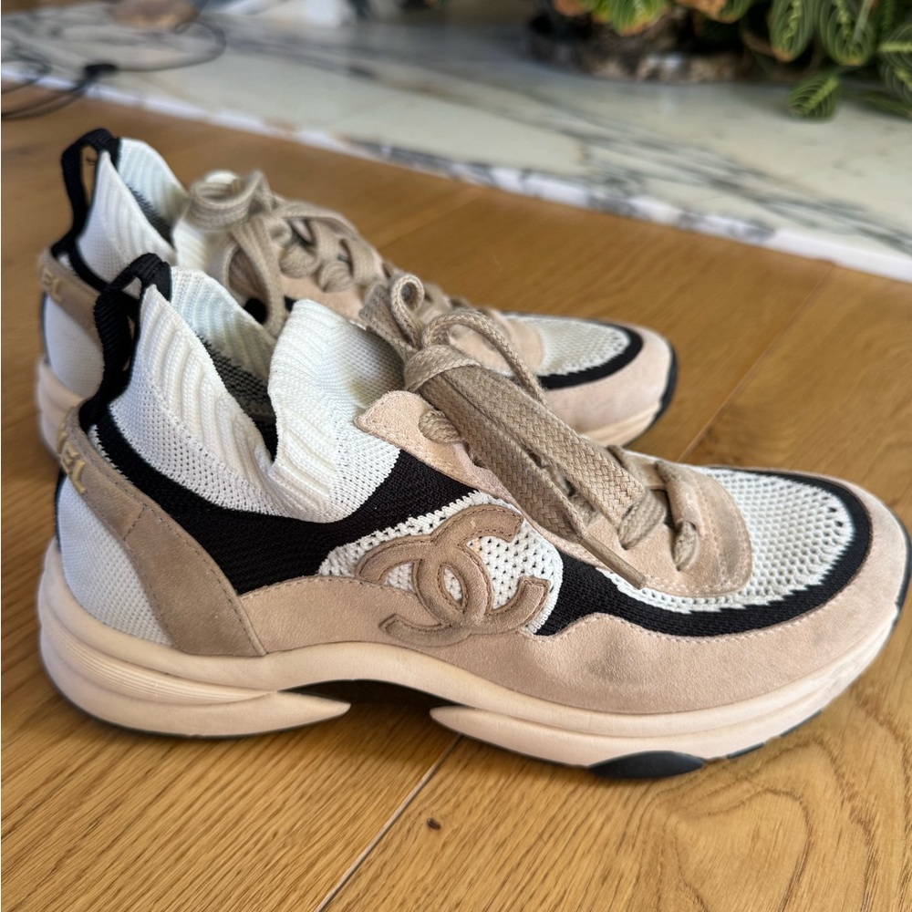 Chanel sneakers, worn only a few times, in perfect condition, as pictured, 38.5